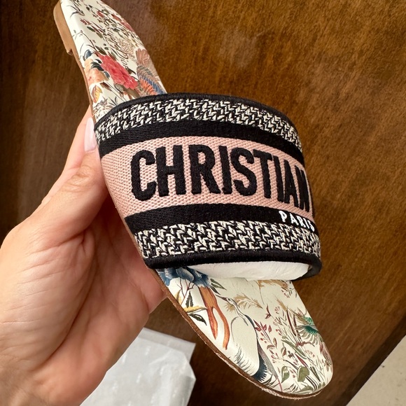 Christian Dior Authentic Dway Slide Embroidered - Picture 2 of 10